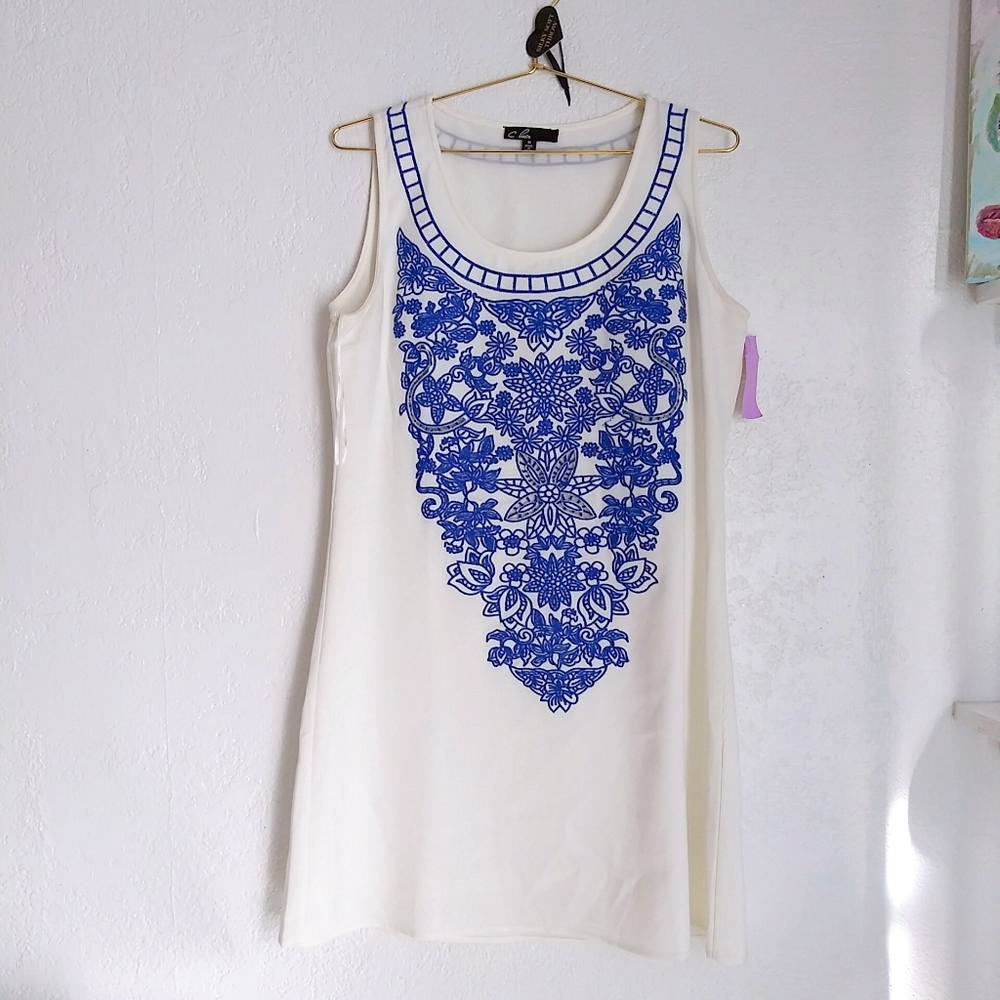 C.LUCE WHITE BLUE EMBROIDERY DRESS SZ MEDIUM